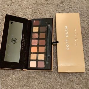 Anastasia Beverly Hills soft glam palette